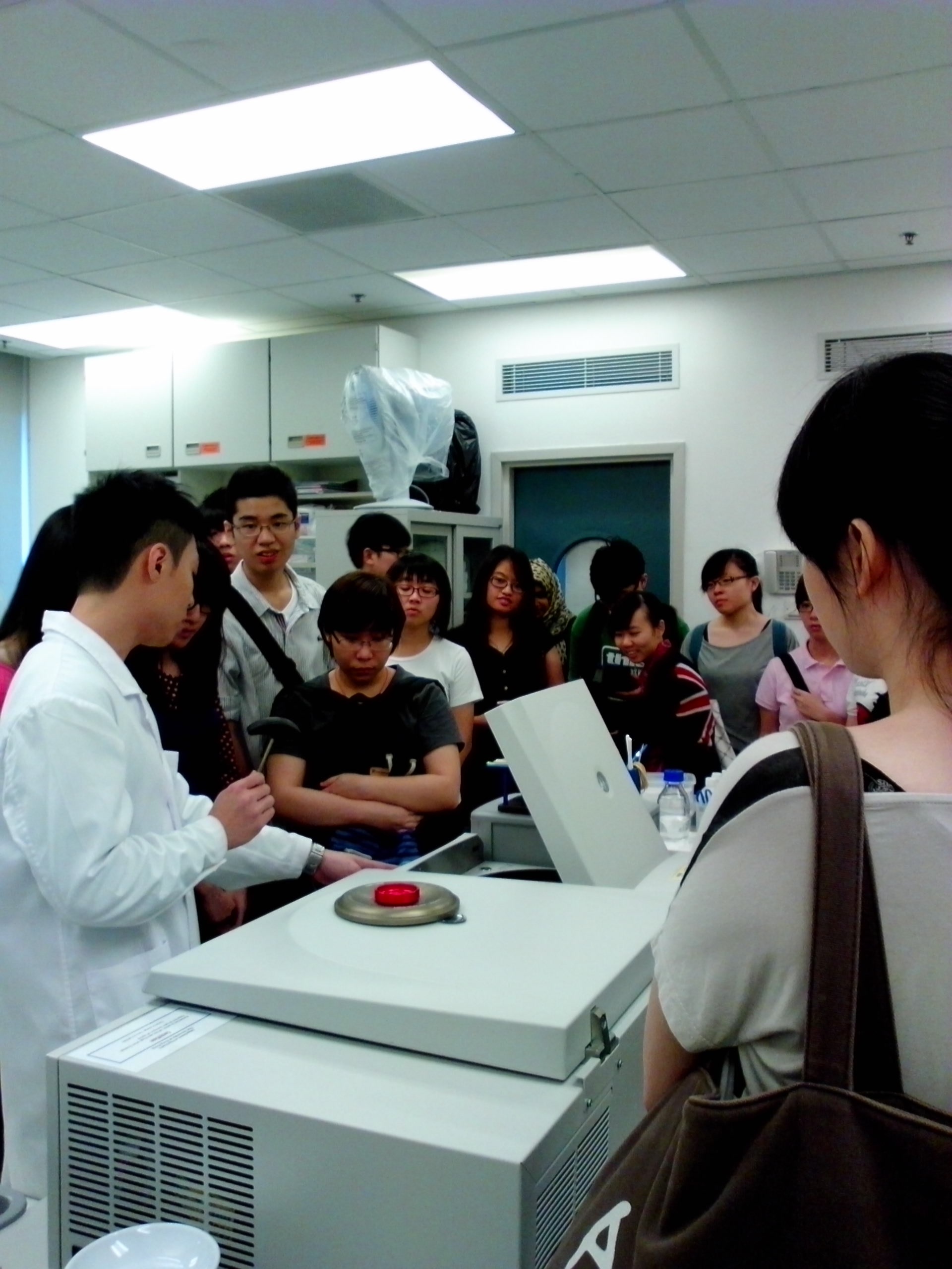 Visit to Laboratories of Department of Psychiatry, Faculty of Medicine, HKU - Photo - 9