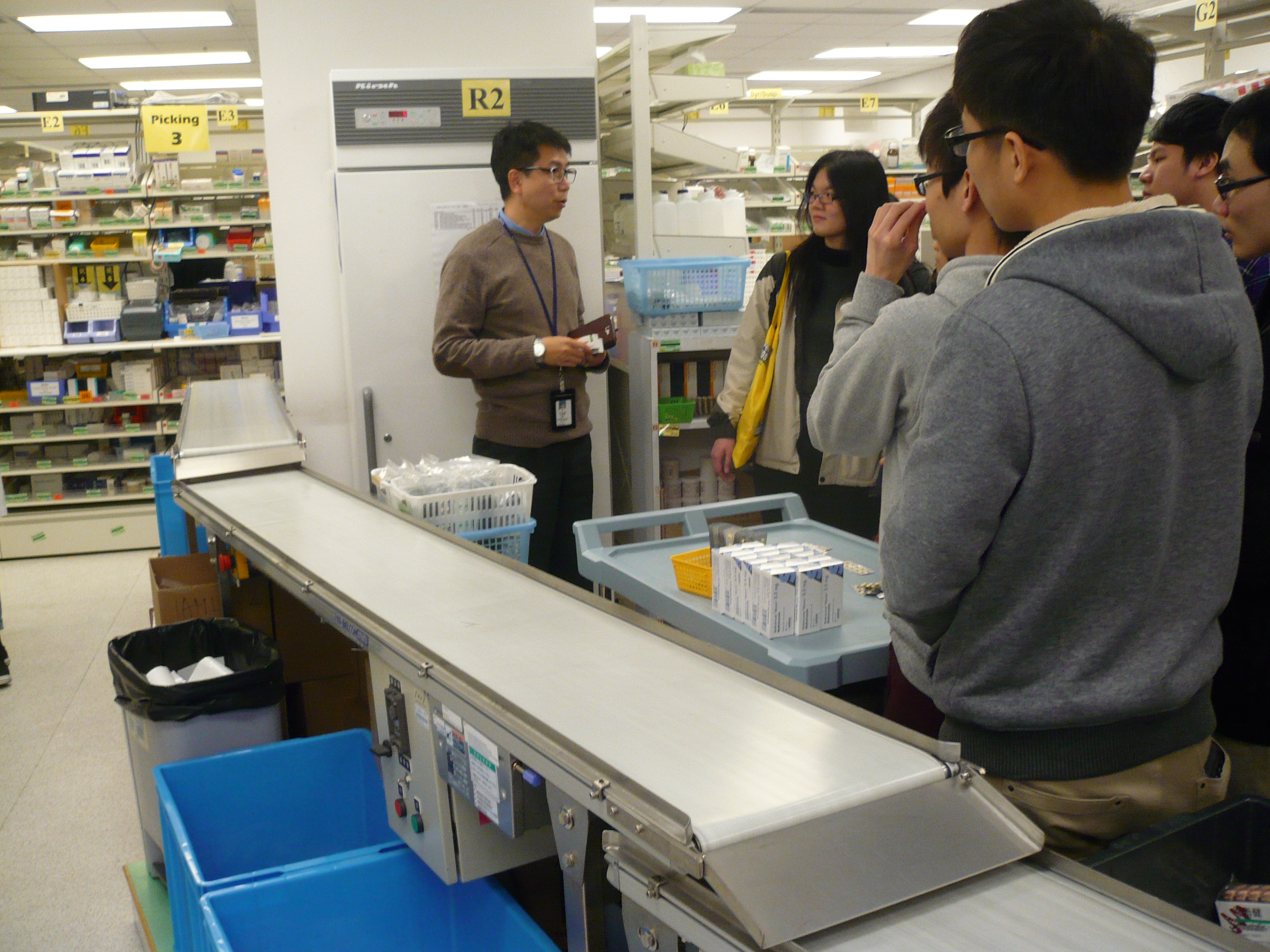Visit to the Pharmacy Department of Pok Oi Hospital - Photo - 17