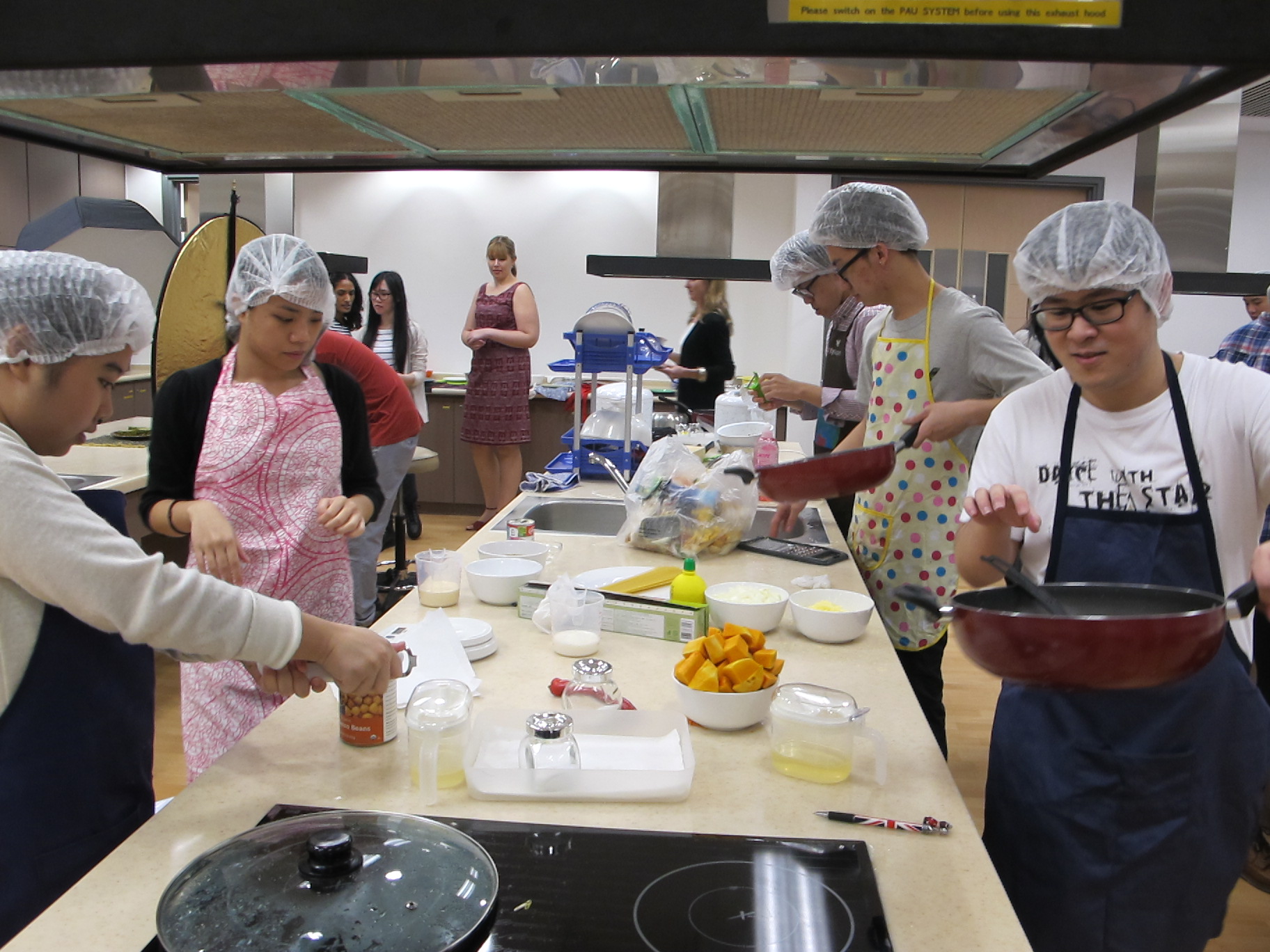 Feeding Hong Kong – Prepare nutritious, simple and low budget cookbook for the needy - Photo - 7