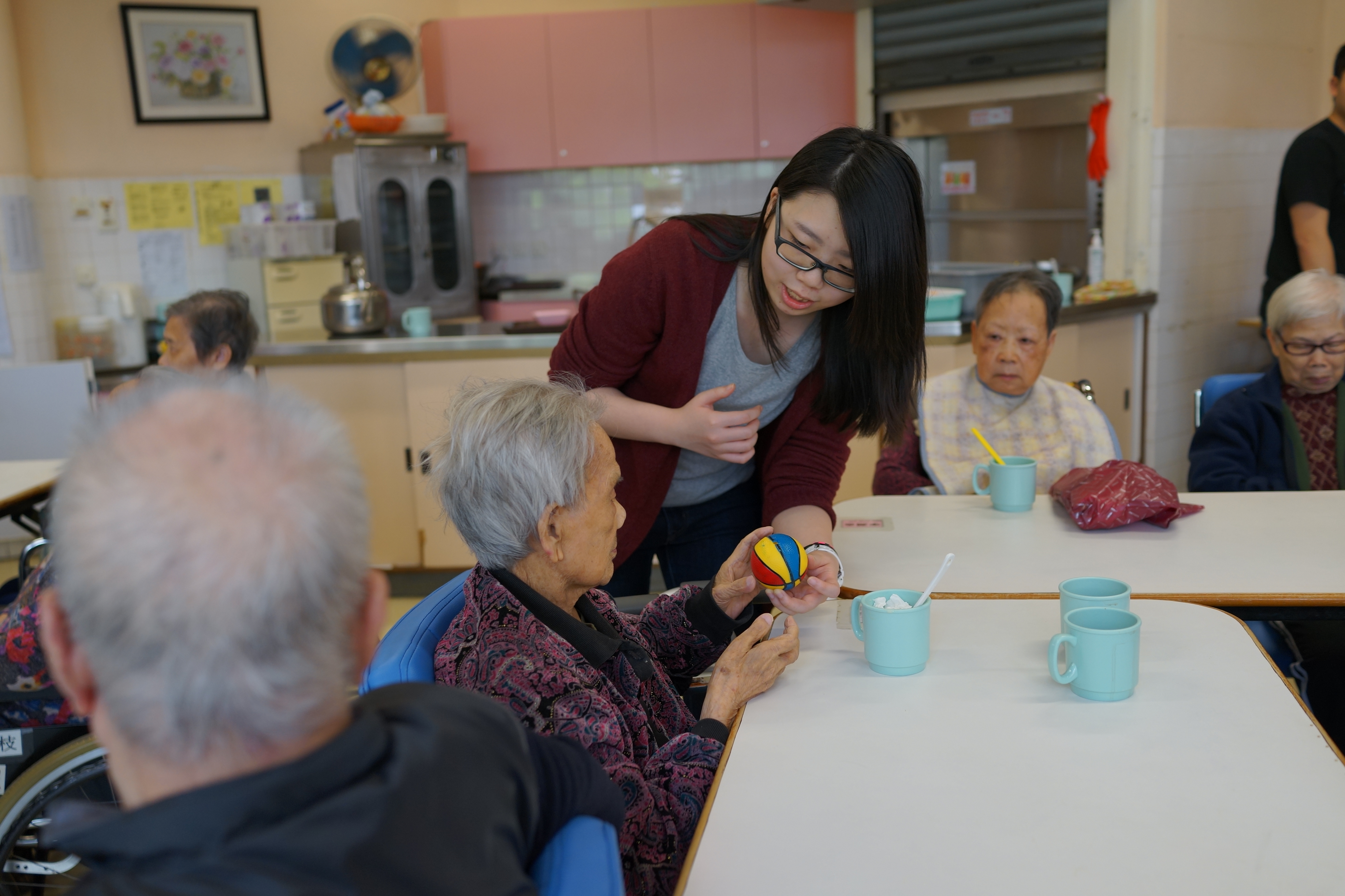 An afternoon serving the elderly: a visit to the Po Leung Kuk Wong Chuk Hang Service for the Elderly - Photo - 1