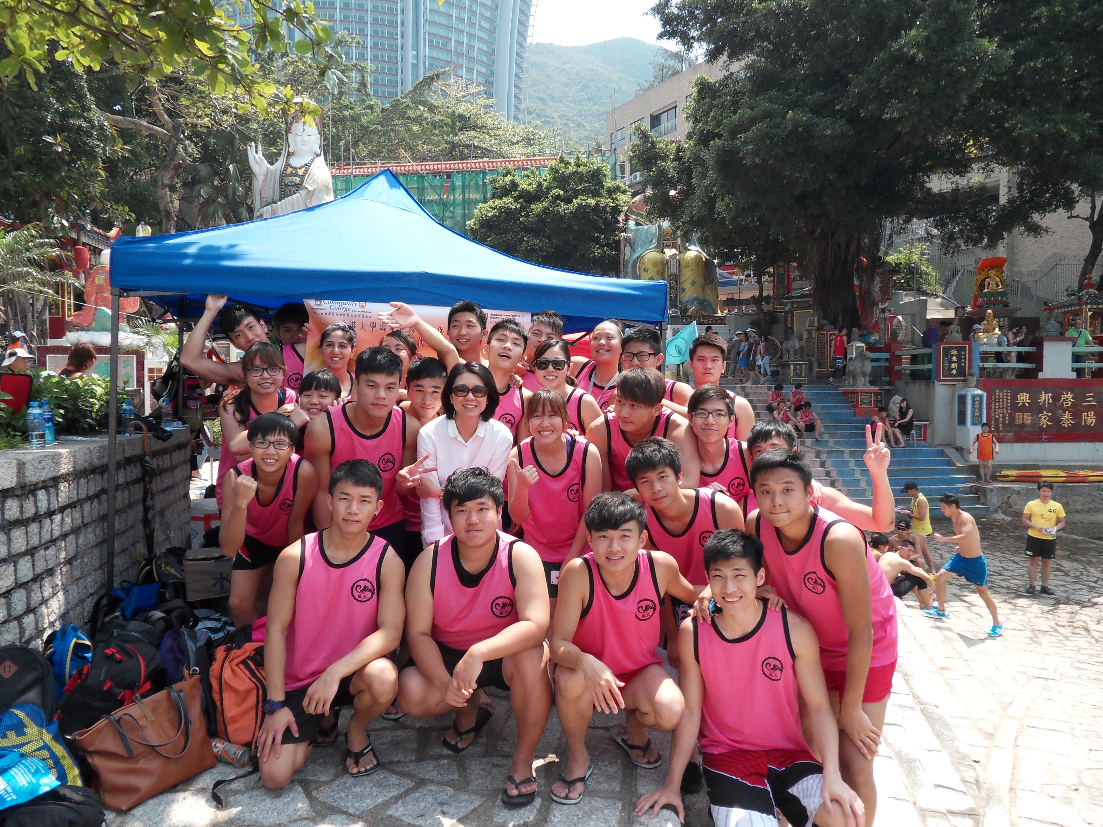 Dragon Boat Team in Open Competition - Photo - 3