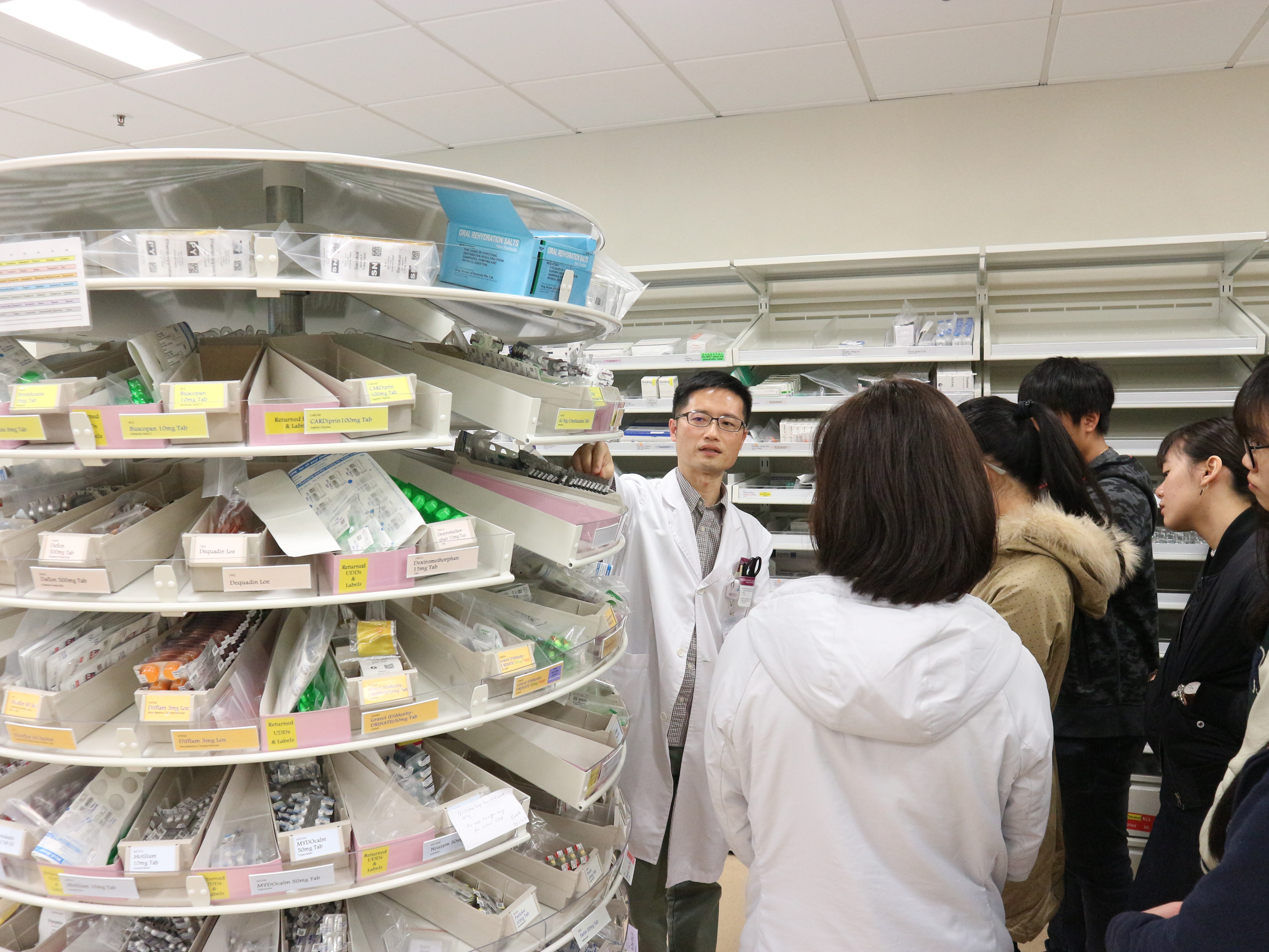 Looking inside the Pharmacy Department of a Private Hospital - Photo - 1